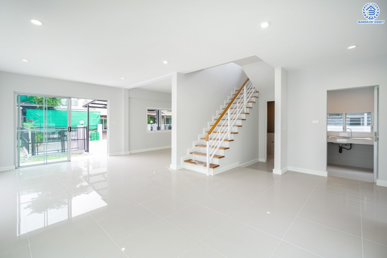 บ้านมือสองตกแต่งใหม่ คุณภาพแบรนด์ LH ม.ชัยพฤกษ์ ราชพฤกษ์-แจ้งวัฒนะ หลังมุม เนื้อที่ 58.8 ตร.ว. ฟังก์ชัน 3 ห้องนอน 3 ห้องน้ำ 2 ที่จอดรถ ภายในตกแต่งหรูหรา บนทำเลศักยภาพติดถนนราชพฤกษ์ เชื่อมสู่แจ้งวัฒนะได้อย่างรวดเร็ว และเพียง 10 นาทีถึงรถไฟฟ้า "สถานีบางรักใหญ่"...